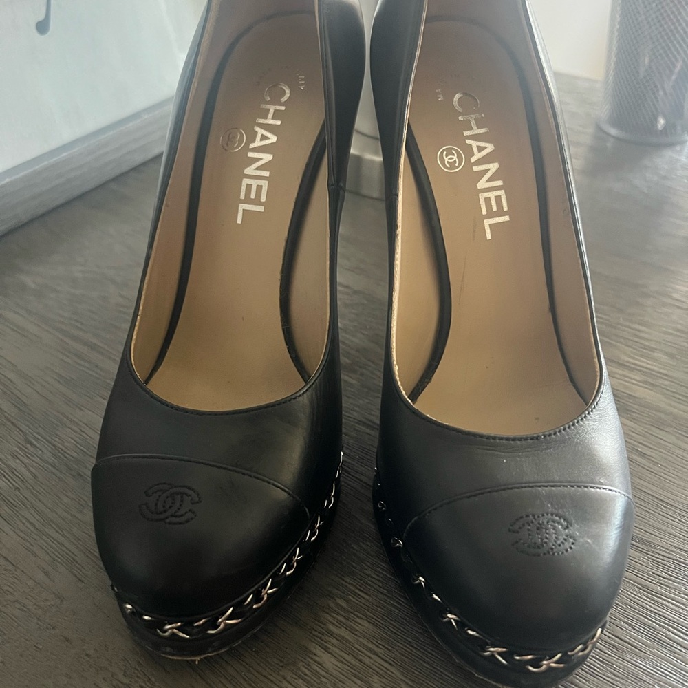 Beautiful & Classic! Authentic Chanel logo heels